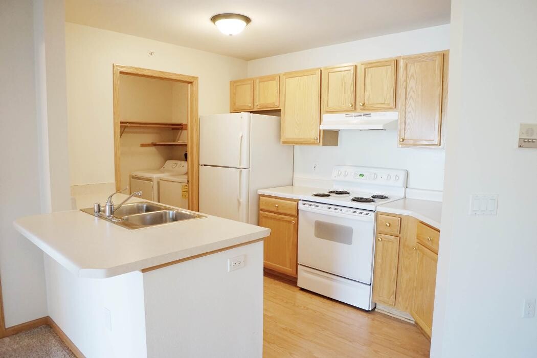 Images Silverstone Apartments