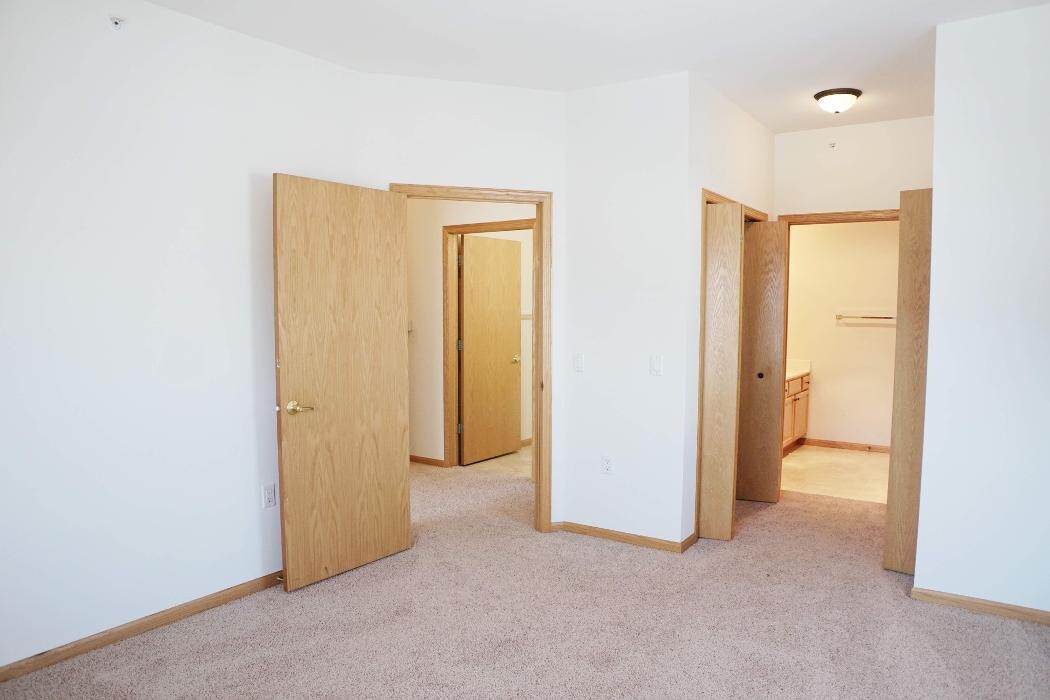 Images Silverstone Apartments