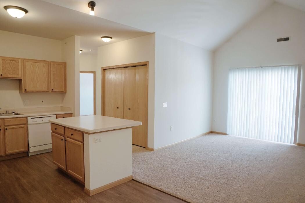 Images Silverstone Apartments