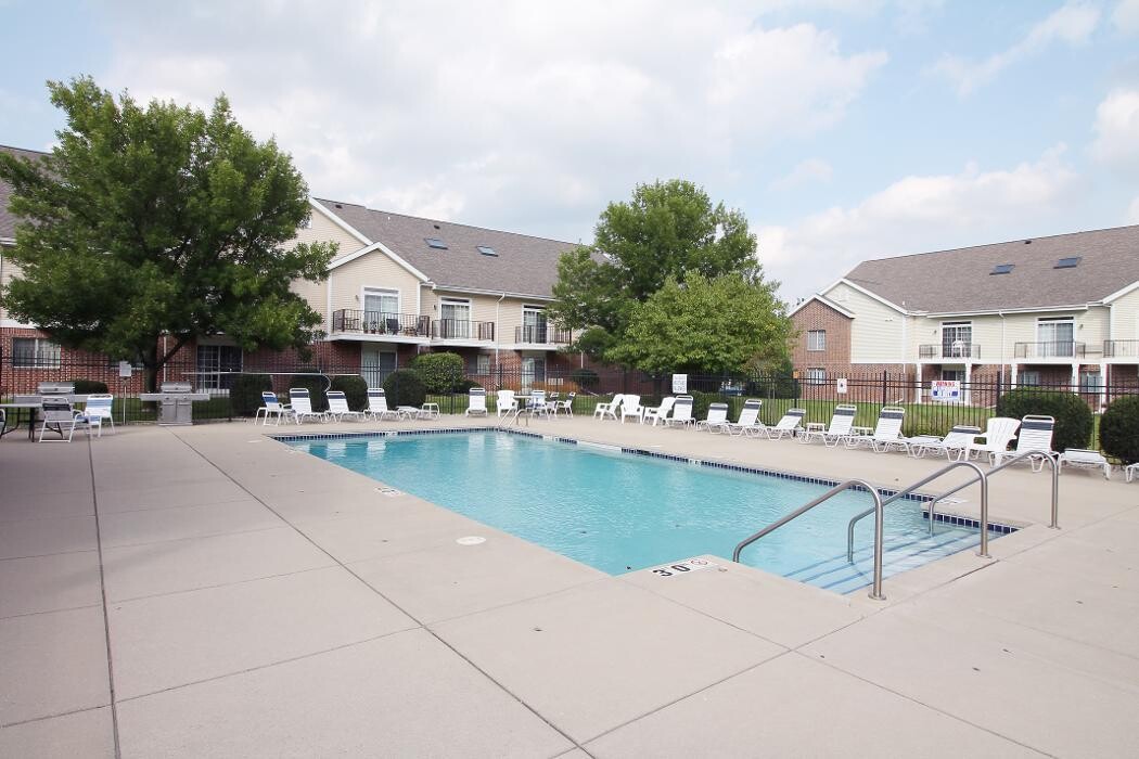 Images Silverstone Apartments