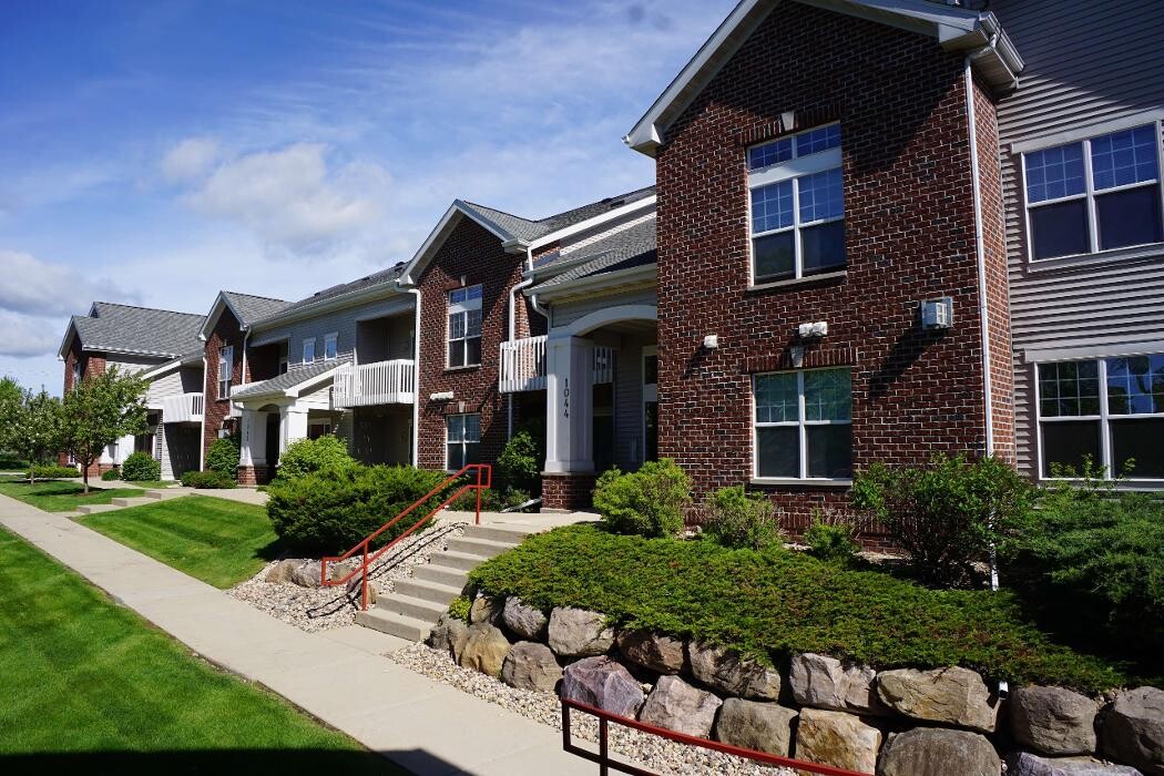 Images Silverstone Apartments