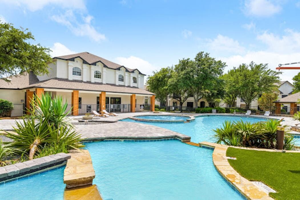 Images Ladera Apartments