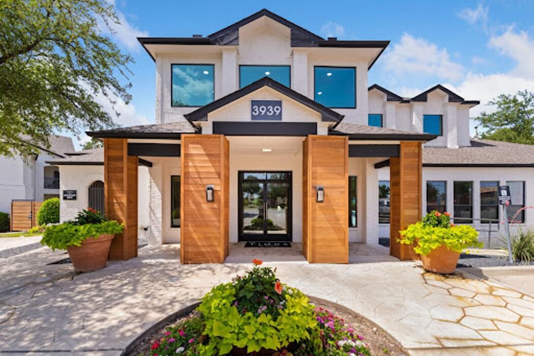 Images Ladera Apartments