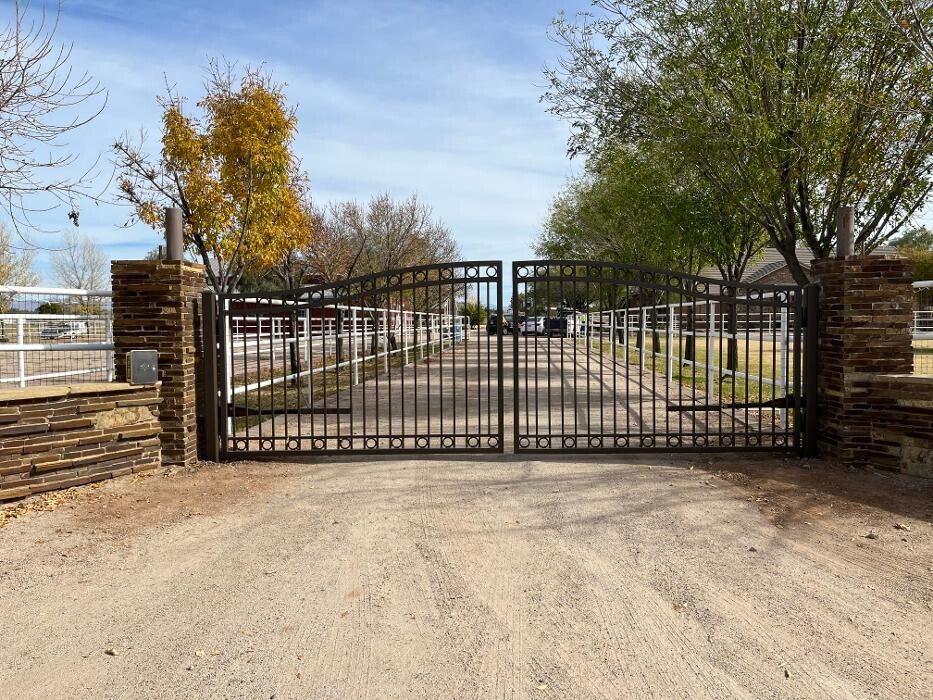 Images Buzz Custom Fence