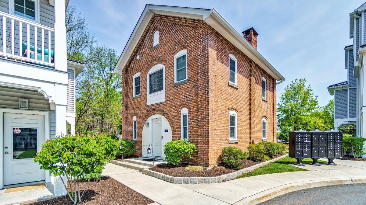 Images Hudson Place, An Eagle Rock Community