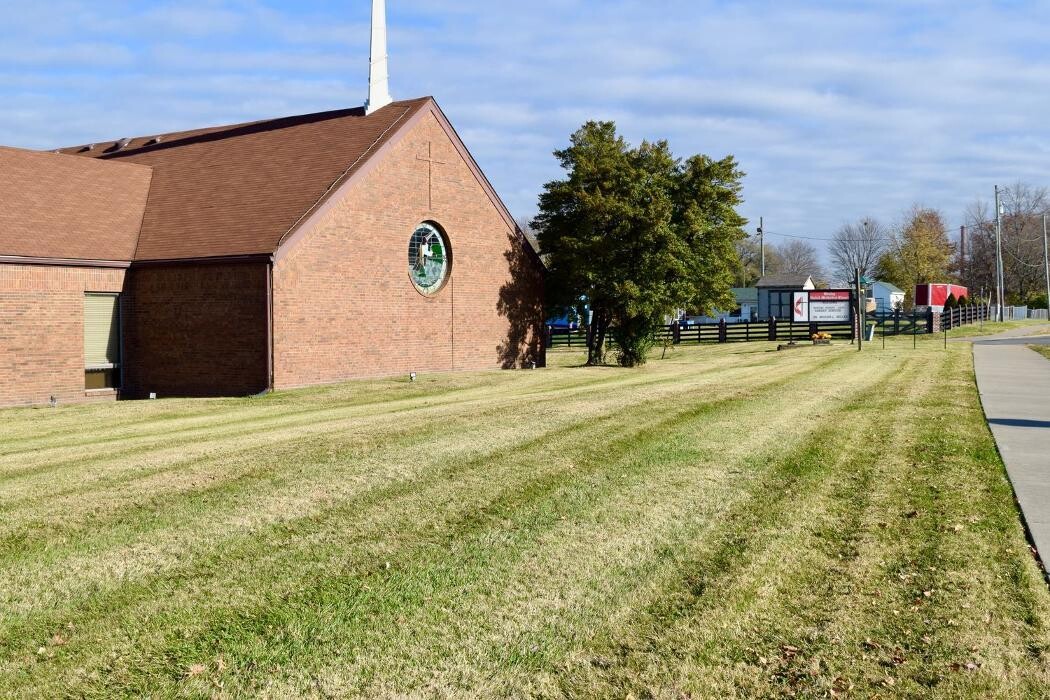 Images Lamb's Lawn Service & Landscaping LLC