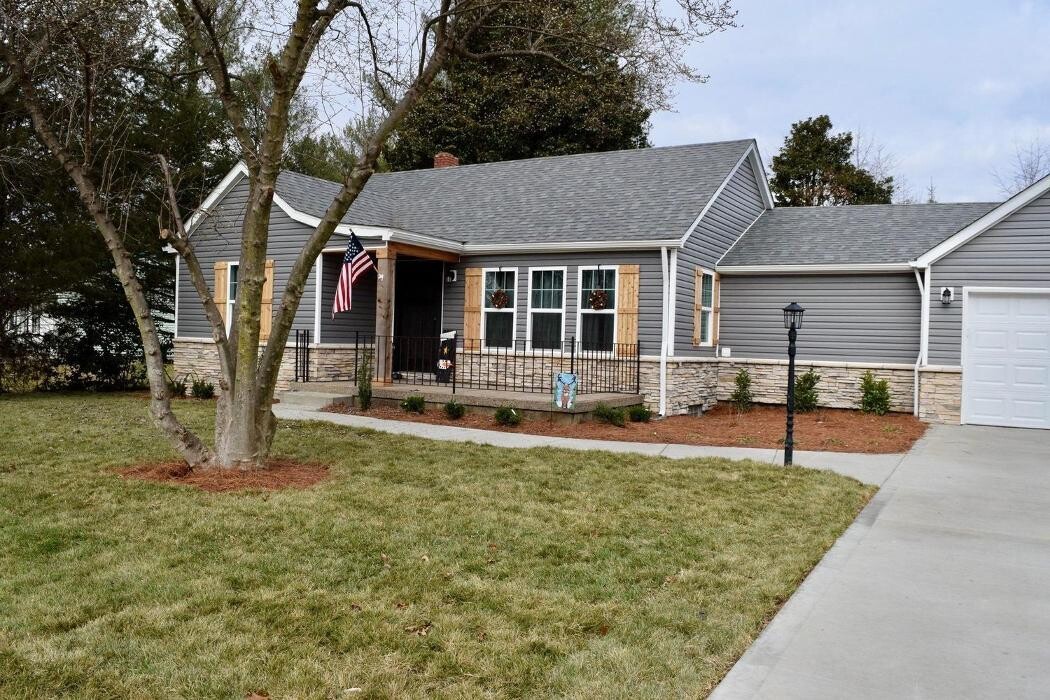 Images Lamb's Lawn Service & Landscaping LLC