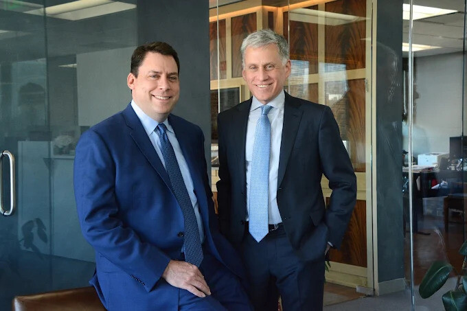 Images Lever & Ecker, PLLC