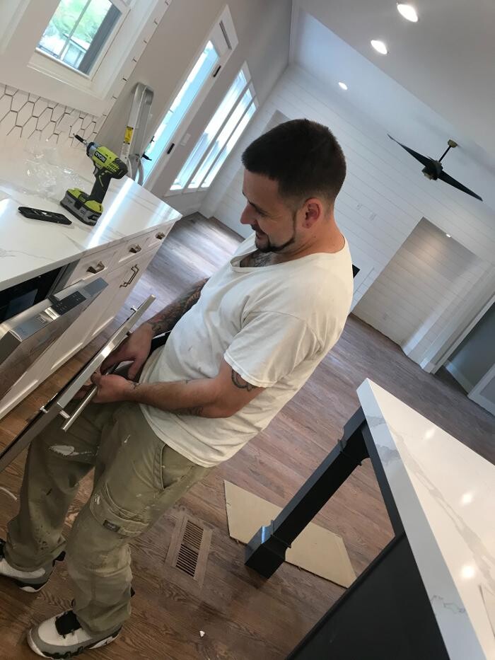 Images Universal Services LLC