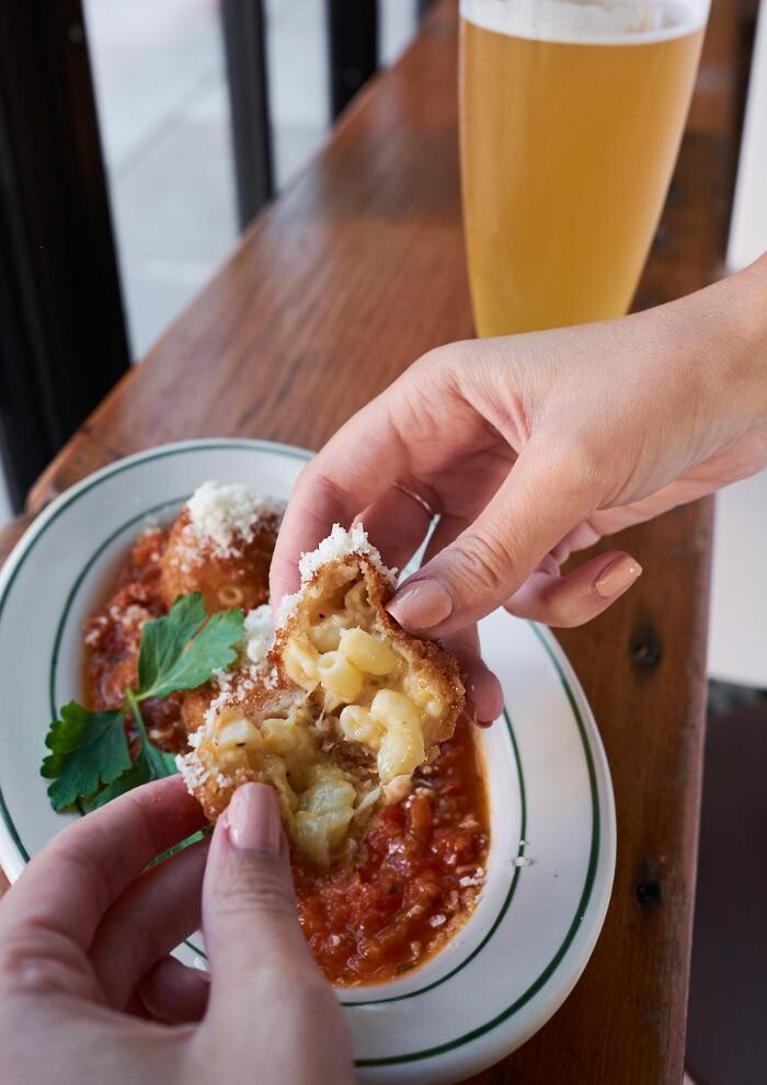 Images Eli's Night Shift