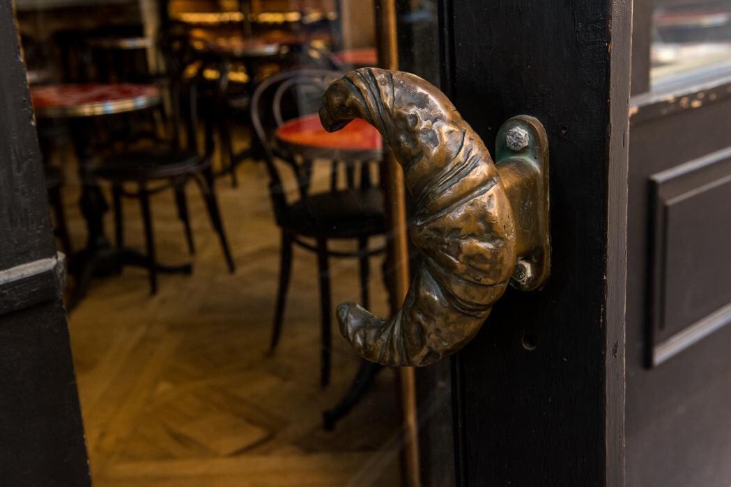 Images Eli's Essentials And Wine Bar