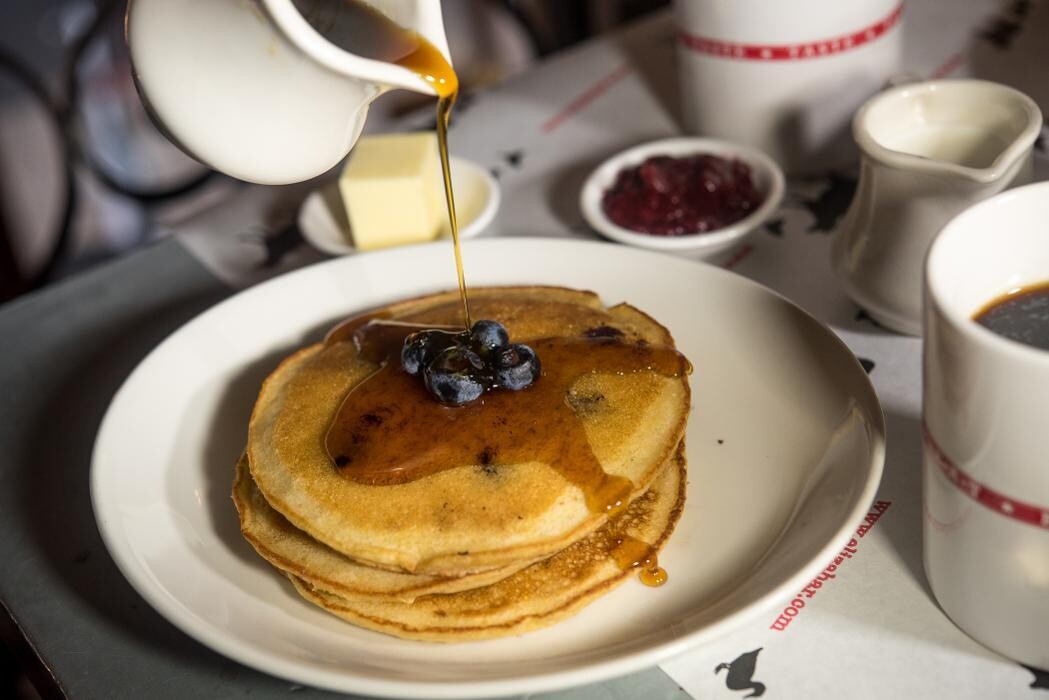 Images Eli's Essentials And Wine Bar