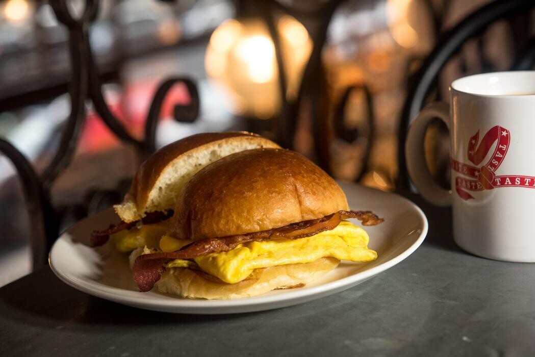 Images Eli's Essentials And Wine Bar