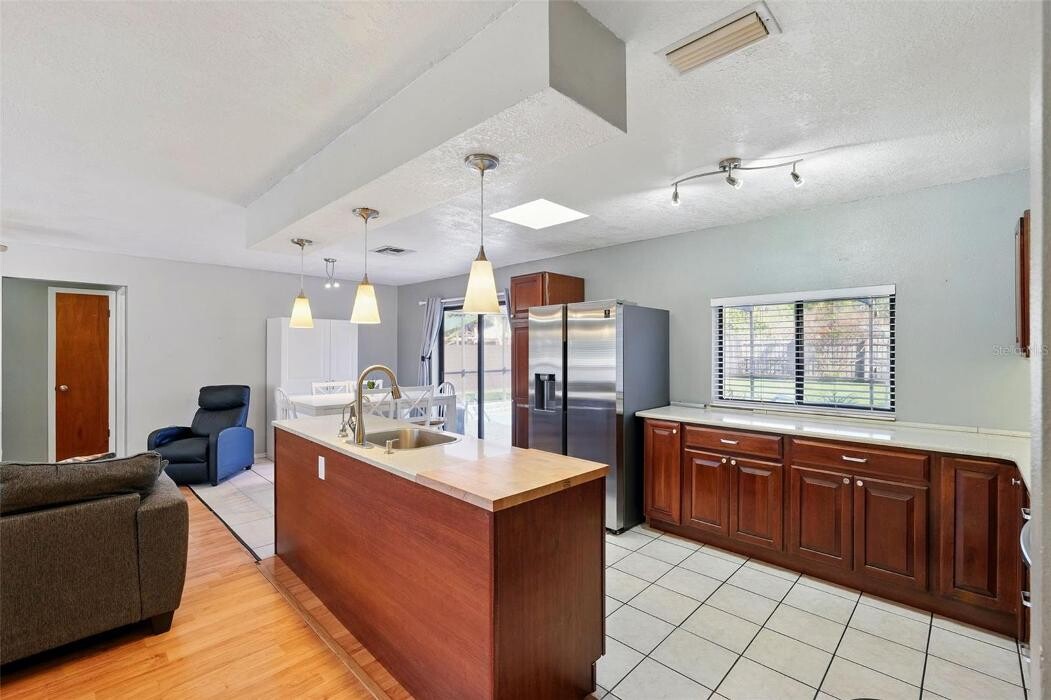 Images CENTURY 21 Alliance Realty