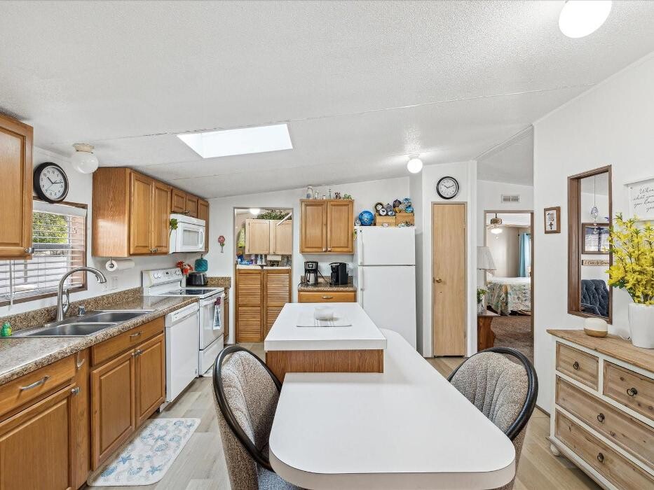 Images CENTURY 21 Alliance Realty