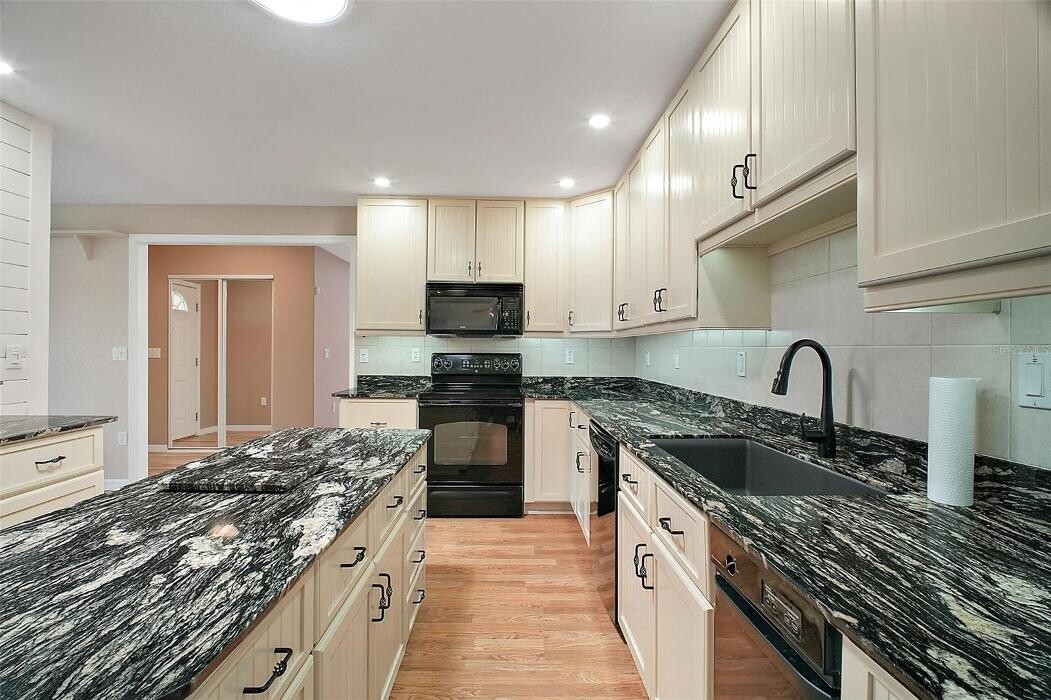 Images CENTURY 21 Alliance Realty