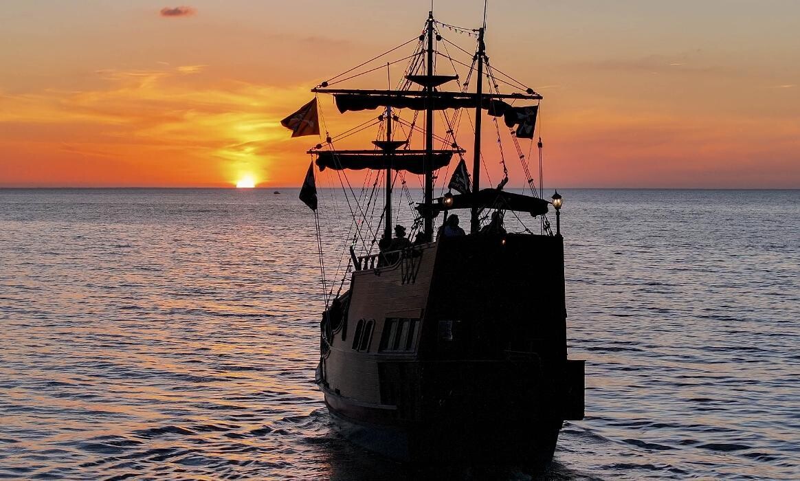 Images Royal Conquest Pirate Ship