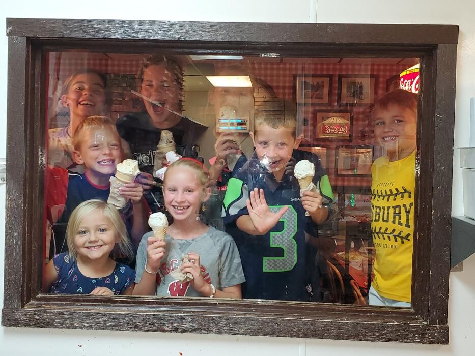 Images Happy Joe's Pizza & Ice Cream - Dubuque- Century Dr.