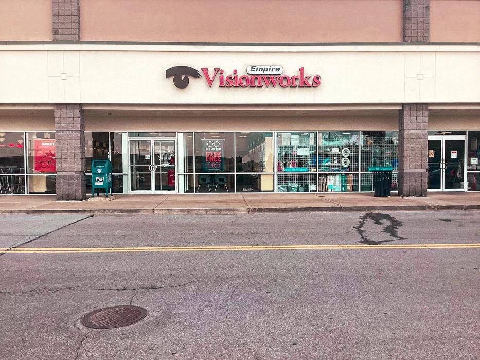 Images Empire Visionworks Cobblestone Court