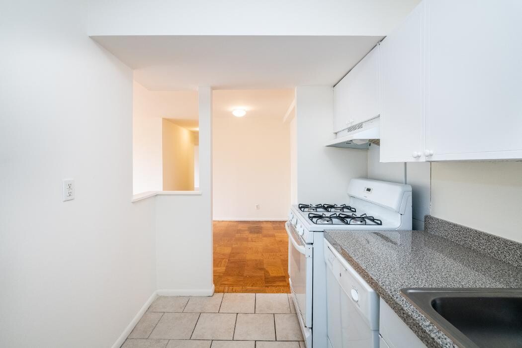 Images DeRosa Builders, Inc.