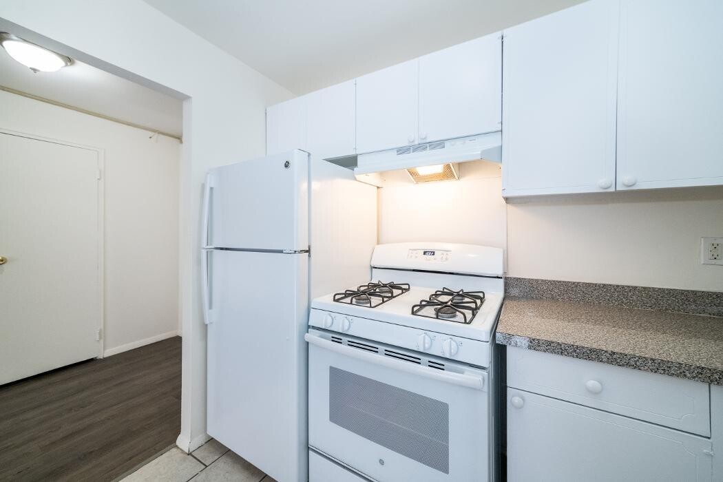Images DeRosa Builders, Inc.