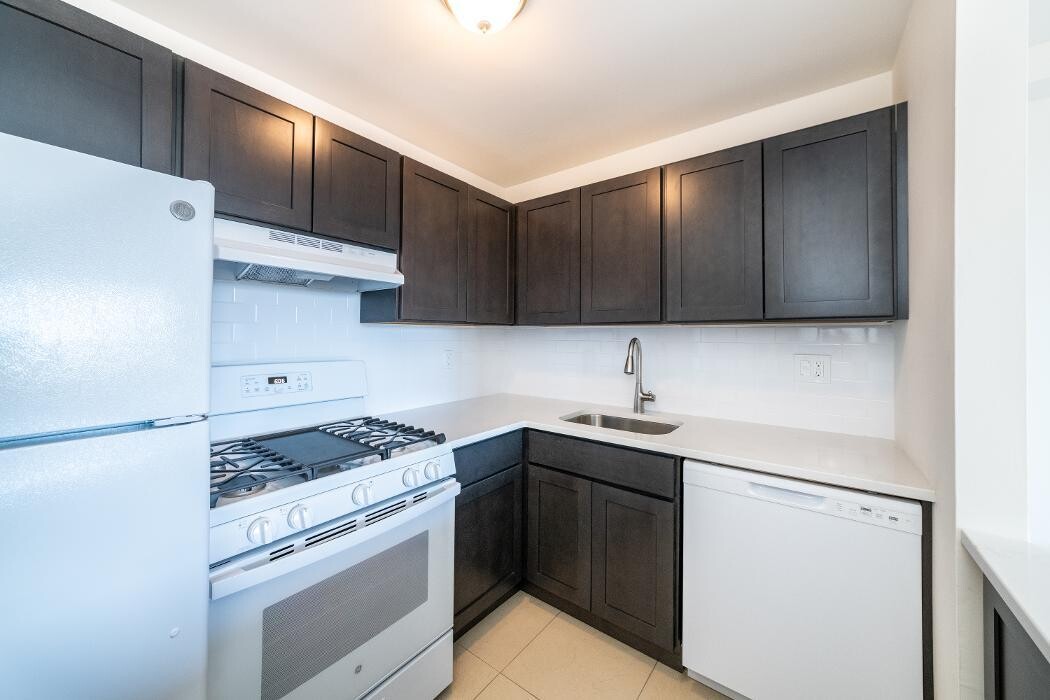 Images DeRosa Builders, Inc.