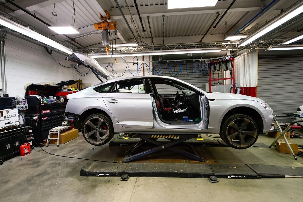 Images ULTIMATE COLLISION REPAIR, INC.