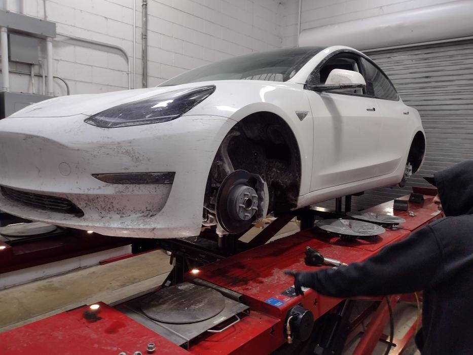 Images ULTIMATE COLLISION REPAIR, INC.