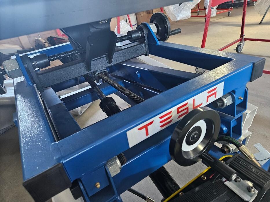 Images ULTIMATE COLLISION REPAIR, INC.