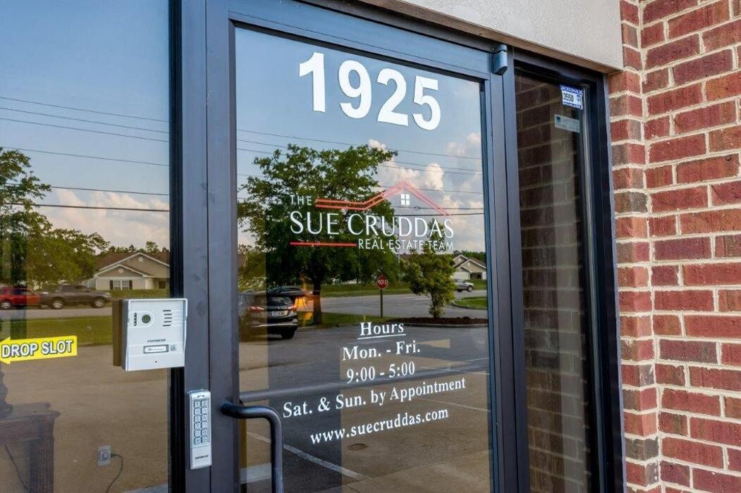 Images Sue Cruddas Real Estate Team