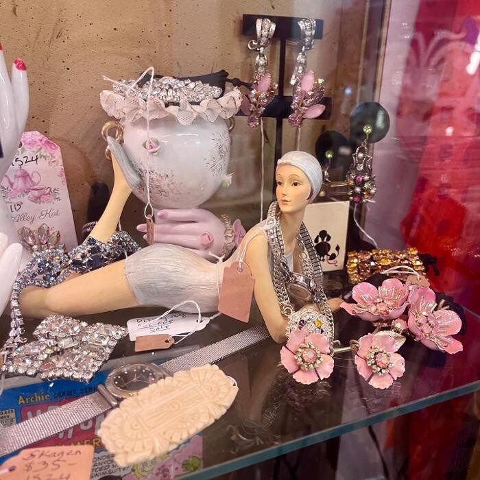 Images Antique Trove