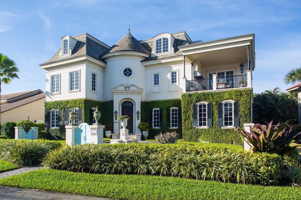 Images Alex MacWilliam Real Estate