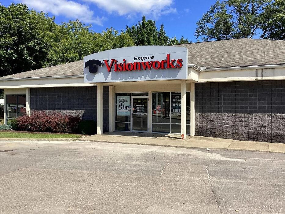 Images Empire Visionworks Giant Plaza