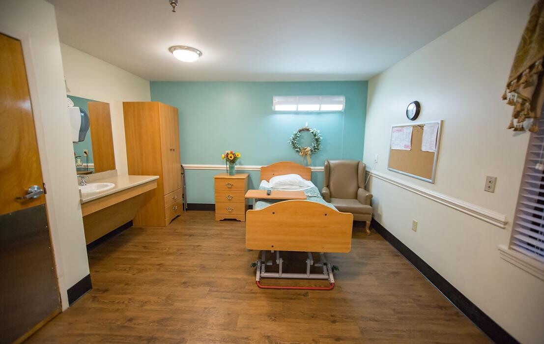 Images Four Oaks Healthcare Center
