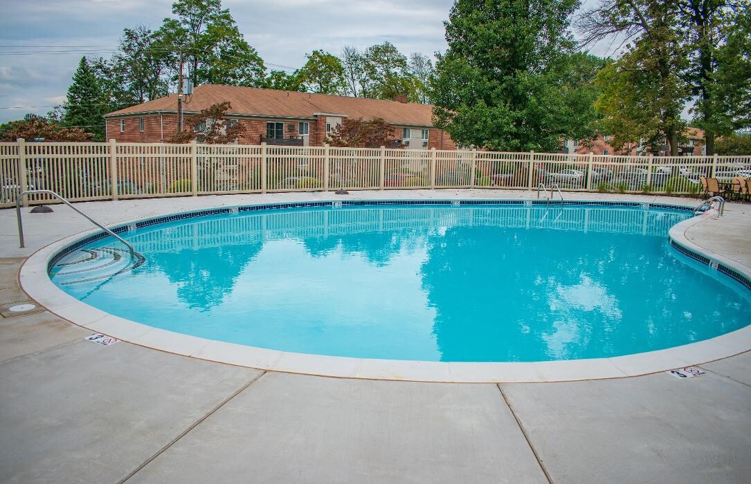 Images Oak Forest Apartments