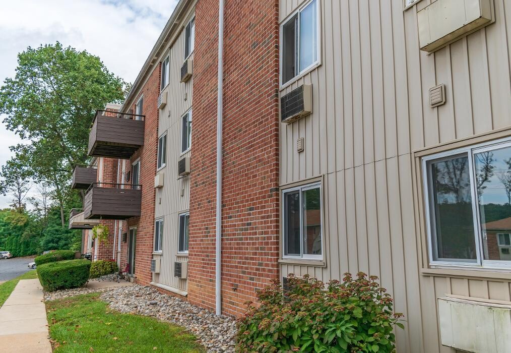 Images Oak Forest Apartments