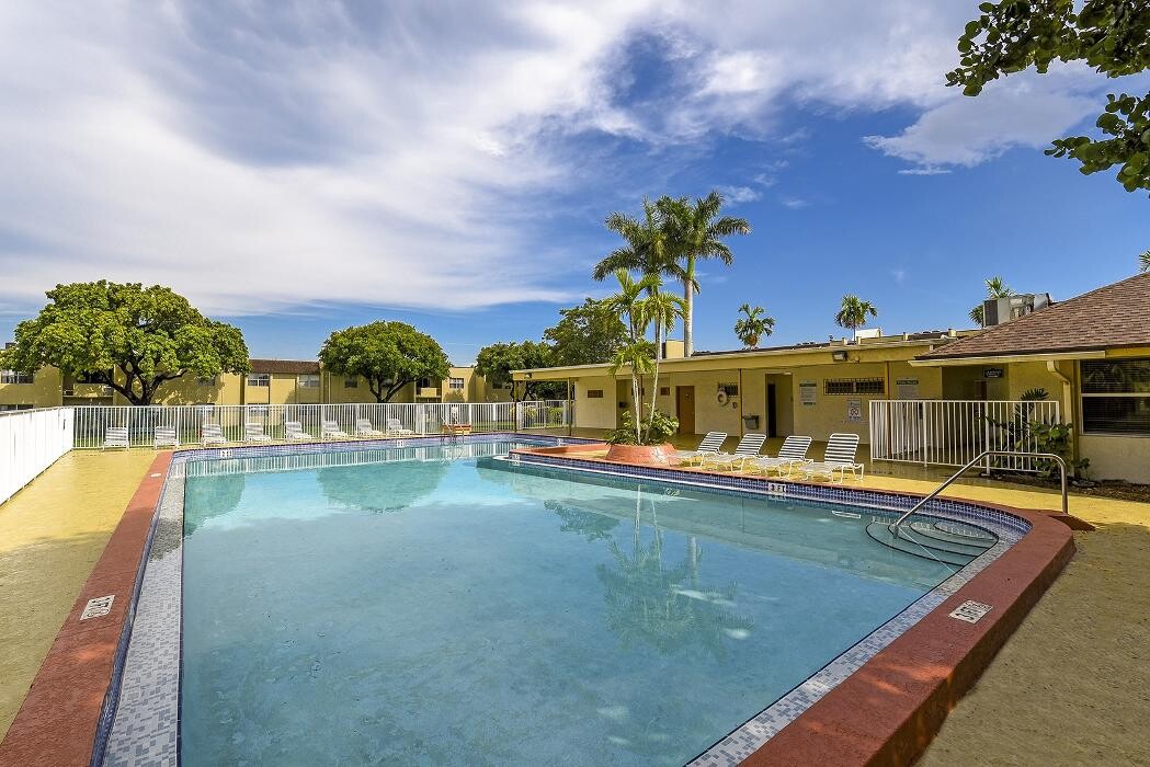 Images Green Briar West Apartments