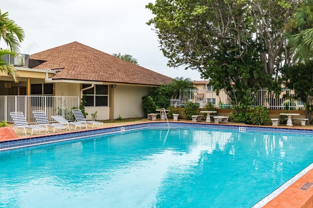 Images Green Briar West Apartments