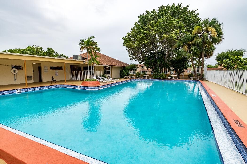 Images Green Briar West Apartments