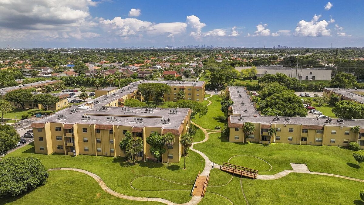 Images Green Briar West Apartments