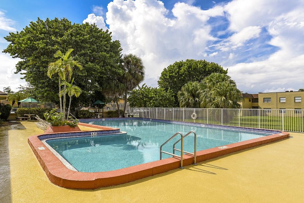 Images Green Briar West Apartments