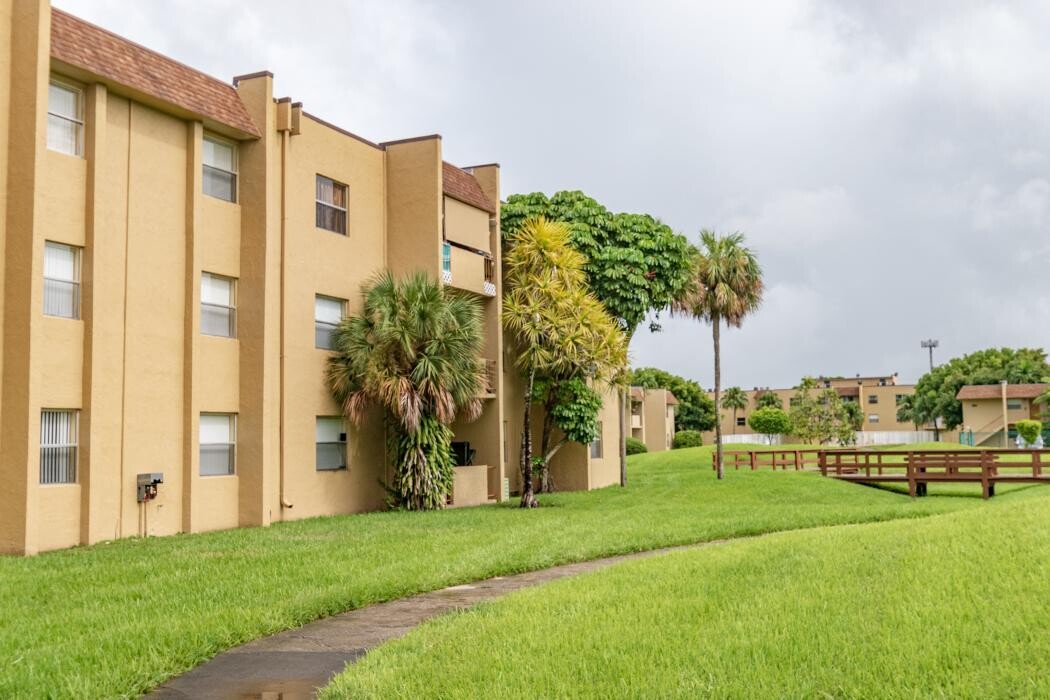 Images Green Briar West Apartments