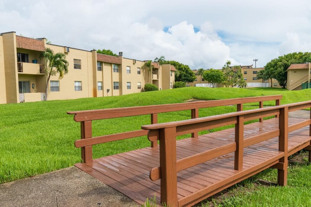 Images Green Briar West Apartments