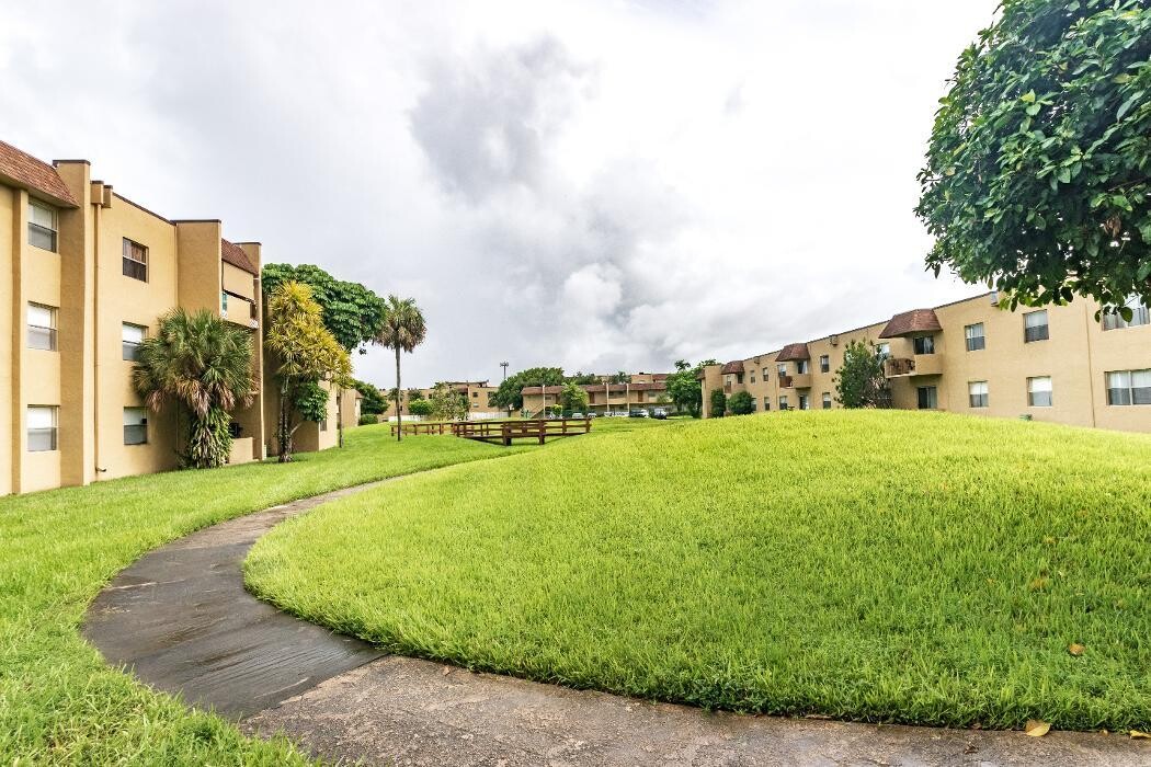 Images Green Briar West Apartments