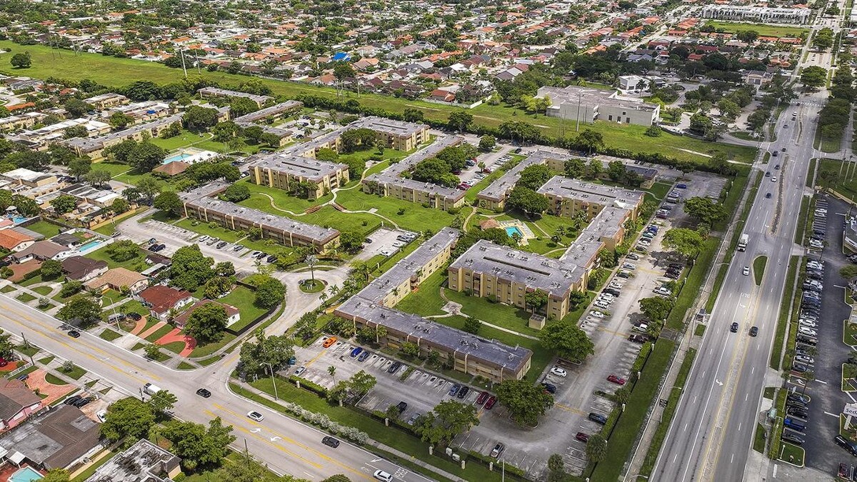 Images Green Briar West Apartments