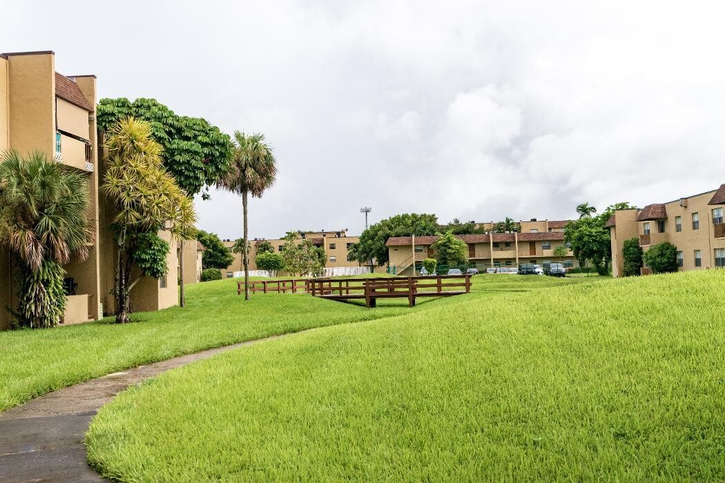 Images Green Briar West Apartments