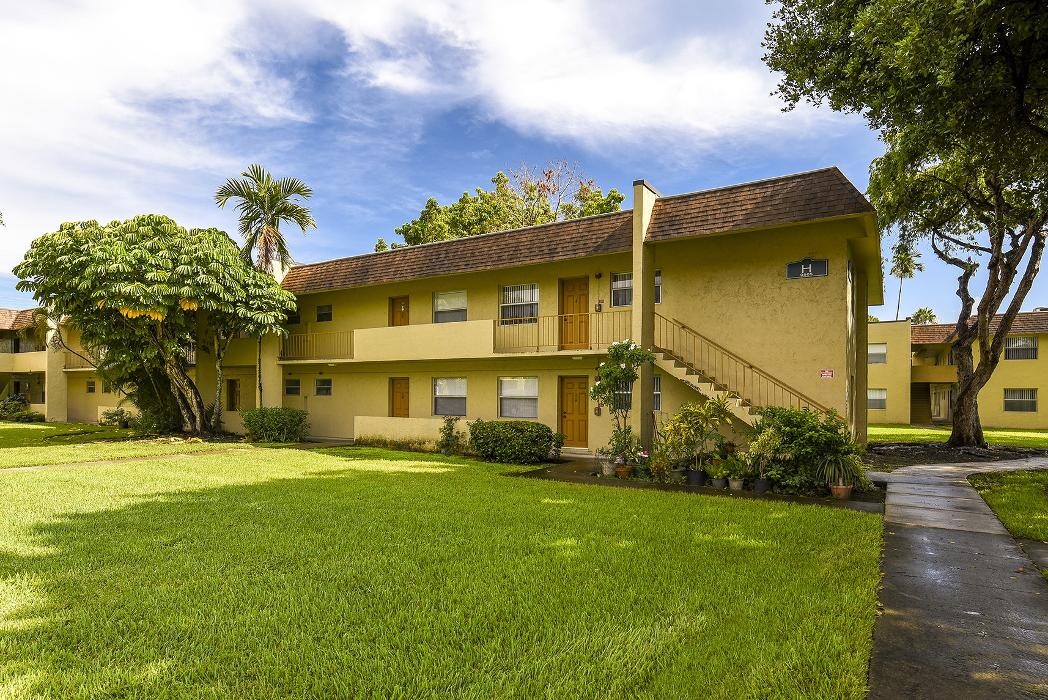 Images Green Briar West Apartments