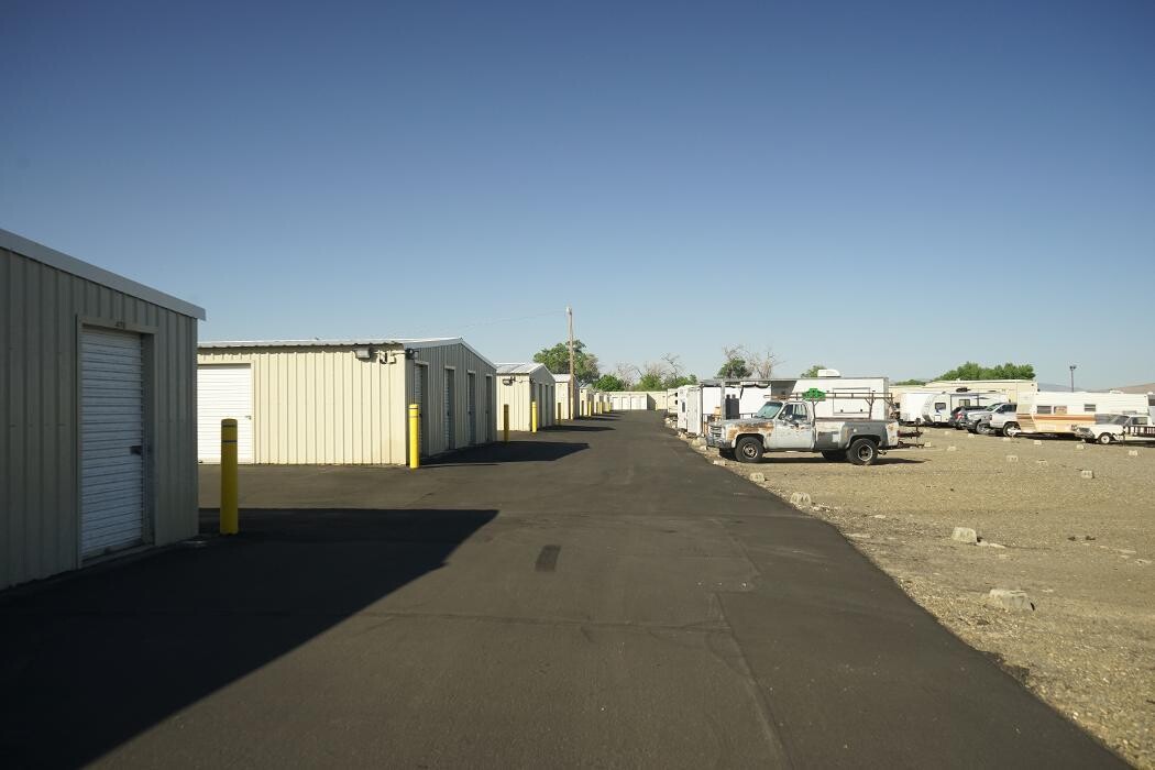 Images Stor-All Winnemucca