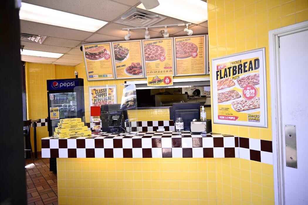 Images Hungry Howie's Pizza