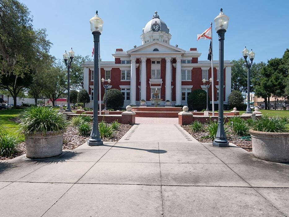 Images Premium Title Inc